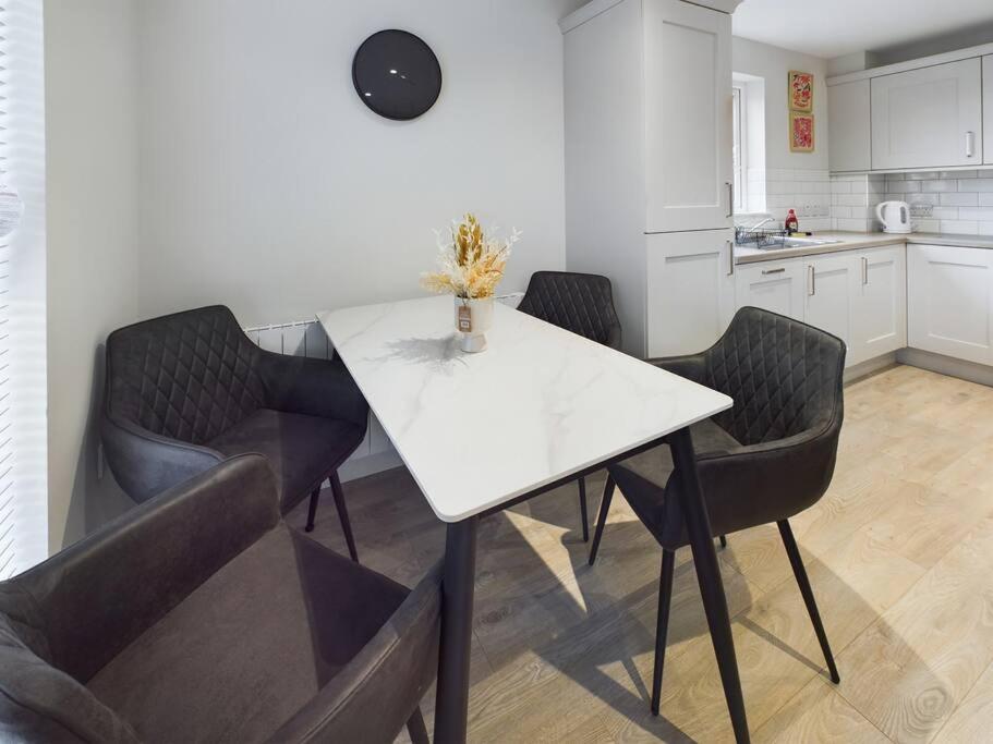 Contemporary 2-Bedroom Apartment 벨파스트 외부 사진