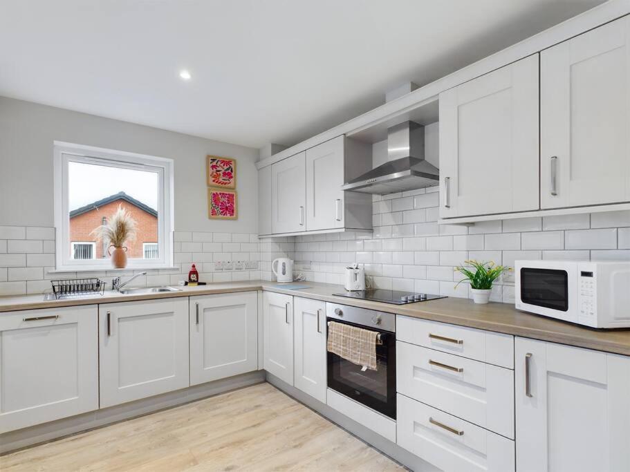 Contemporary 2-Bedroom Apartment 벨파스트 외부 사진